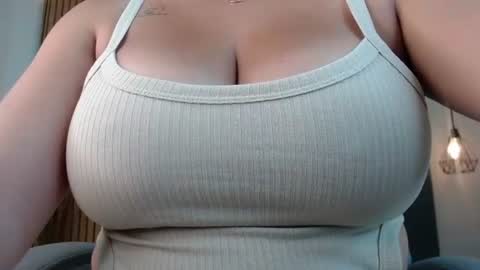 cata_jaramillo online show from August 8, 7:25 pm
