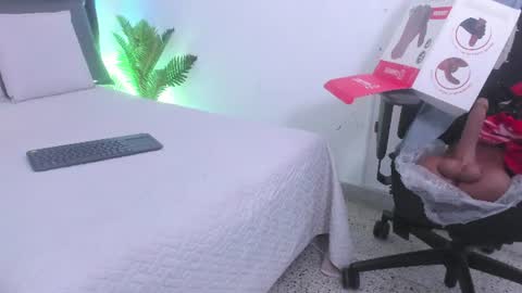 cataleya_marin_ online show from August 9, 11:44 am