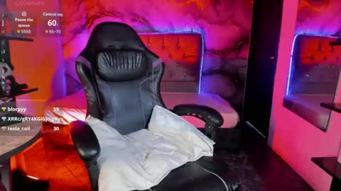 cataleyamoon_ online show from August 5, 7:45 pm