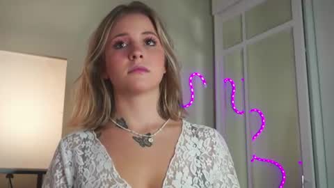 Lina  online show from August 10, 7:26 pm