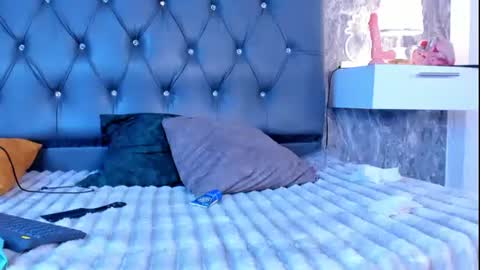 ceeleste_bluee online show from August 7, 12:21 am