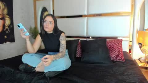 celeste_starsss online show from August 13, 9:18 pm