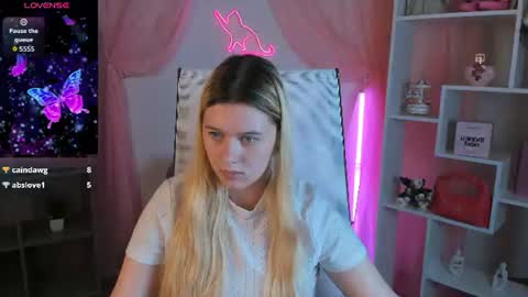 your cute kitty online show from June 24, 8:22 pm