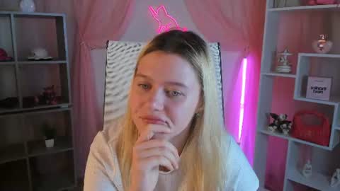 your cute kitty online show from June 25, 4:04 am