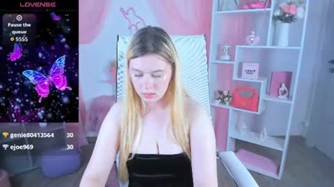 your cute kitty online show from June 28, 9:40 pm