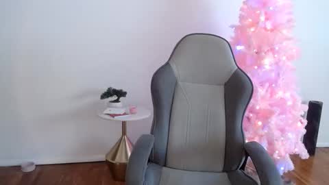 celinecostas online show from May 12, 3:56 pm