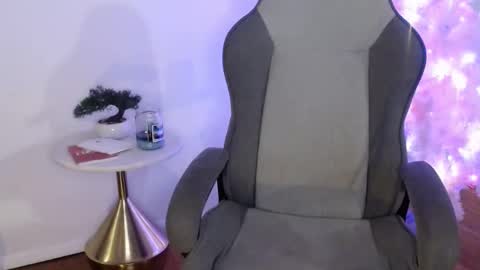 celinecostas online show from June 12, 1:56 am