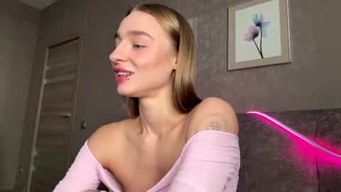 Amilia online show from August 6, 1:37 am