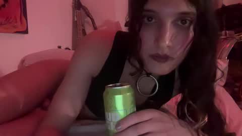 Centipede Buggo Girl online show from April 22, 2:58 am