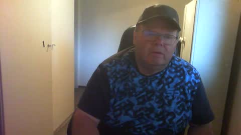 cesar91575 online show from August 9, 10:05 am