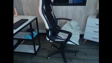 chanell_rousse online show from August 18, 5:57 am