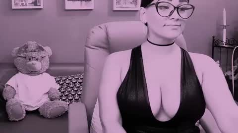 The queen online show from August 14, 6:28 am