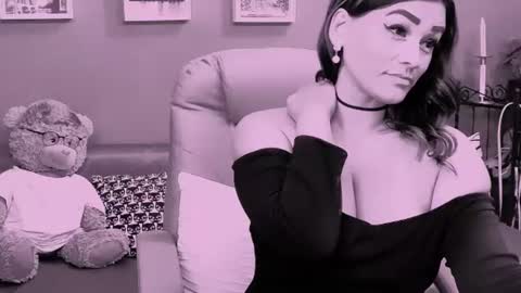 The queen online show from August 14, 8:12 pm