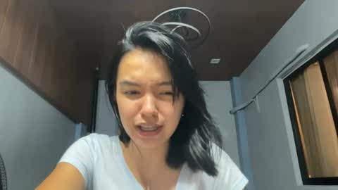 Elly online show from April 1, 3:09 pm