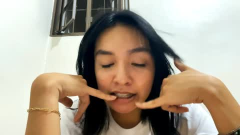 Elly online show from April 3, 7:22 pm