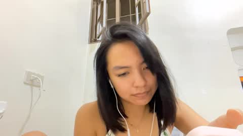 Elly online show from April 6, 4:22 pm