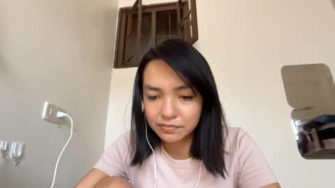 Elly online show from April 7, 9:03 am