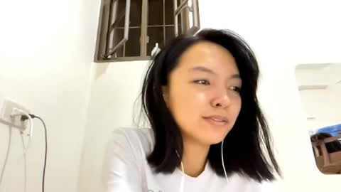 Elly online show from April 8, 1:10 pm
