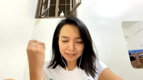 Elly online show from April 8, 5:33 pm