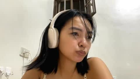 Elly online show from April 9, 2:58 pm