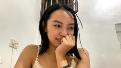 Elly online show from April 9, 4:37 pm