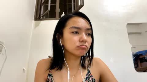 Elly online show from April 10, 11:15 pm