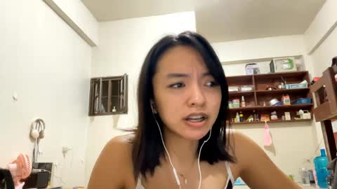 Elly online show from April 18, 1:55 pm