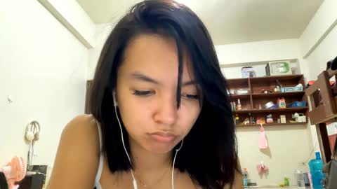 Elly online show from April 18, 3:32 pm