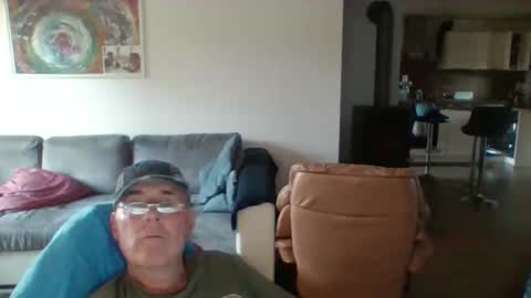 charles6064 online show from June 3, 6:11 pm