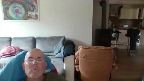 charles6064 online show from June 4, 10:41 am