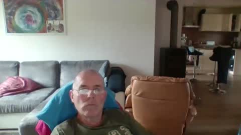 charles6064 online show from June 4, 11:58 am