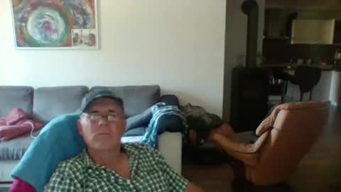 charles6064 online show from June 15, 10:35 am