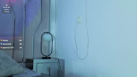 charlie_walkerr online show from August 6, 1:04 am