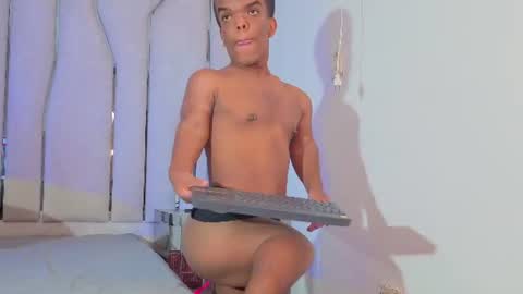 charlie_walkerr online show from August 10, 8:32 pm