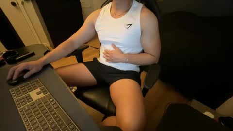 charliekkw online show from April 16, 2:41 am