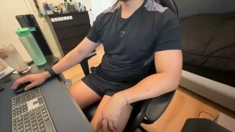 charliekkw online show from August 6, 7:02 pm