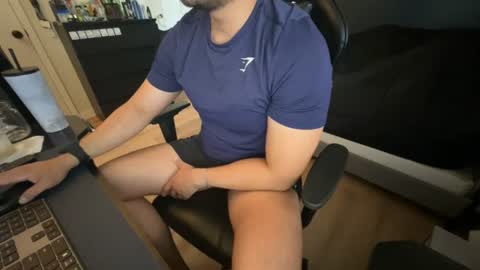 charliekkw online show from August 11, 6:43 pm