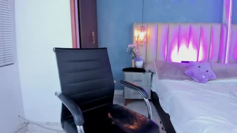Charlot  online show from August 2, 1:12 am