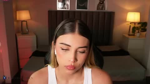 charlotte  grey online show from August 11, 9:50 pm