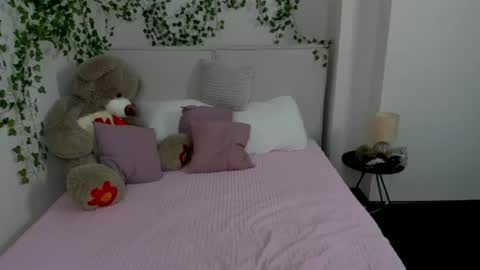 charlotte_boobsss online show from August 12, 4:04 am