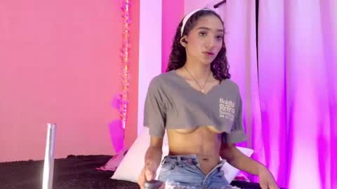 charlotte_love23_ online show from August 16, 5:22 am