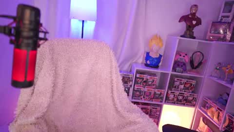 charlotte  online show from August 8, 8:42 pm