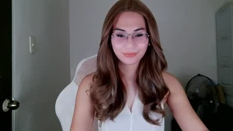 chelly4u69 online show from August 2, 10:49 pm