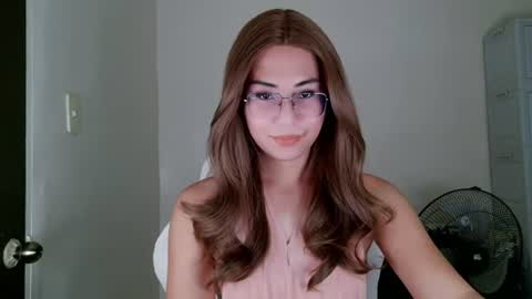 chelly4u69 online show from August 4, 1:13 am