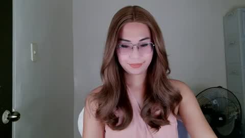 chelly4u69 online show from August 4, 2:19 am