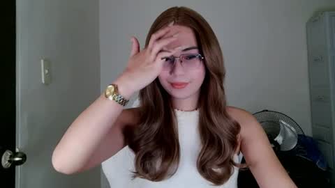 chelly4u69 online show from August 5, 11:58 pm