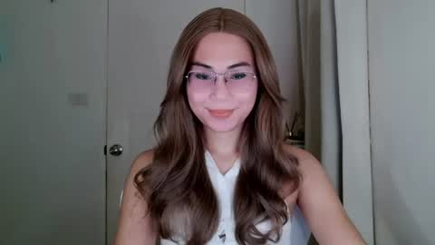 chelly4u69 online show from August 17, 11:10 pm