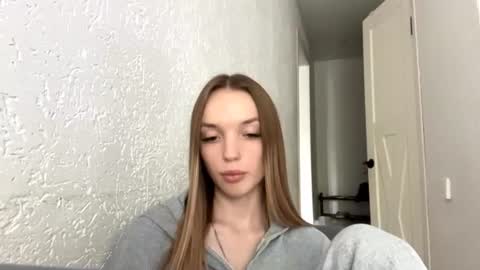Kira online show from August 13, 1:03 pm