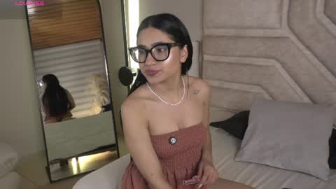 cherry_bunnyx online show from August 5, 4:32 am