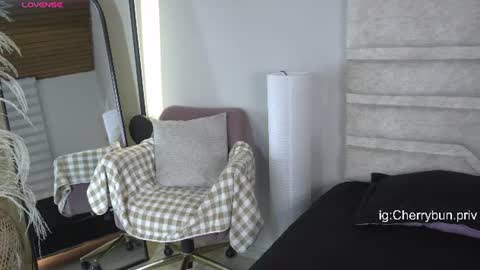 cherry_bunnyx online show from August 9, 4:13 am